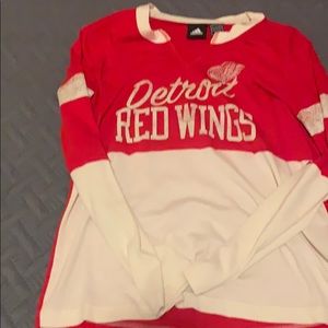 Women’s Red Wings shirt